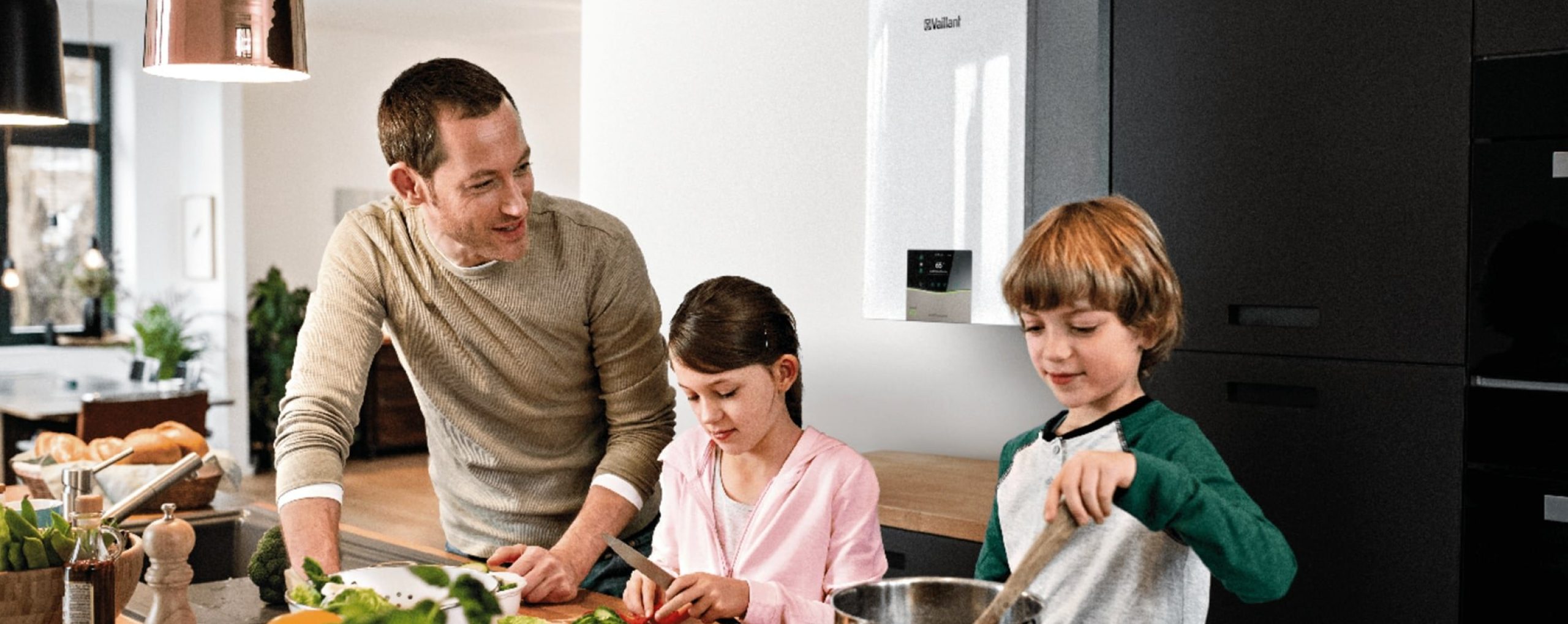 Famiglia si gode il calore di casa grazie alla caldaia Vaillant